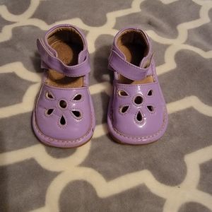 Light purple squeaker shoes